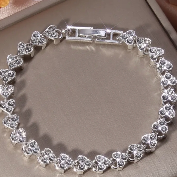 Love is Eternal, Heart Chain Bracelet Inlaid Rhinestone Jewelry, NWT - Picture 4 of 4